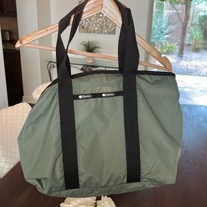 LeSportsac Everday Zip tote bag - gym bag